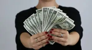 Од 1 ноември, парите паѓаат од небото: Два знака конечно ги полнат своите паричници и среќата не ги заобиколува