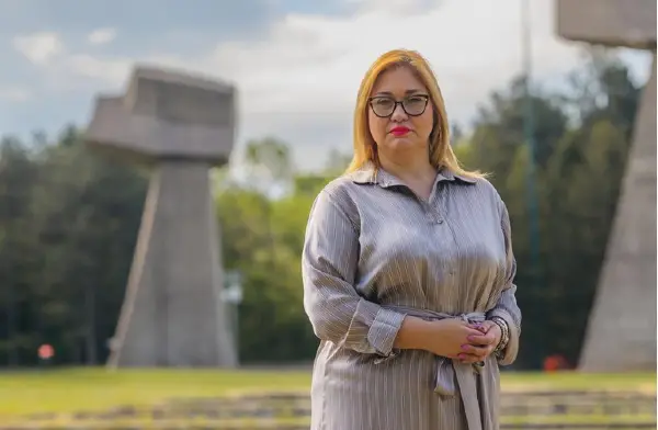 Адвокатка тврди: Триесетина лица упаднале на избирачко место во Србија и ги нападнале присутните