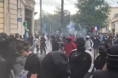 Француските синдикати повикуваат на нови протести и генерален штрајк следната недела