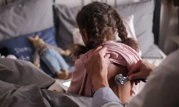 ДАЛИ ЛЕКАРОТ СМЕЕ ДА ЈА ОТКРИЕ ВАШАТА ДИЈАГНОЗА НА СЕМЕЈСТВОТО? Еве што предвидува законот во Македонија