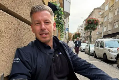 Петер Маѓар со порција ќебапи: Денеска во Србија се одржуваат важни избори