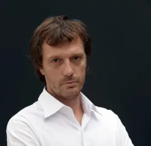 Денес роденден слави Дејан Лилиќ – еден од нашите најпрепознатливи актери со богата театарска и филмска кариера
