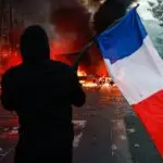 Политико: Франција под финансиски притисок, растат јавниот долг и загриженоста на инвеститорите