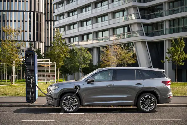Skoda Kodiaq доби моќен хибрид со 272 КС и луксузна верзија Laurin  Klement – повеќе од 100 км само на струја