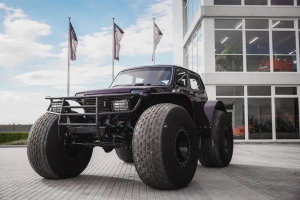 Оваа ретка Lada Niva не познава препреки