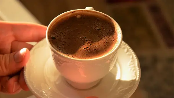 Зошто треба да почнете да додавате бибер во кафето?