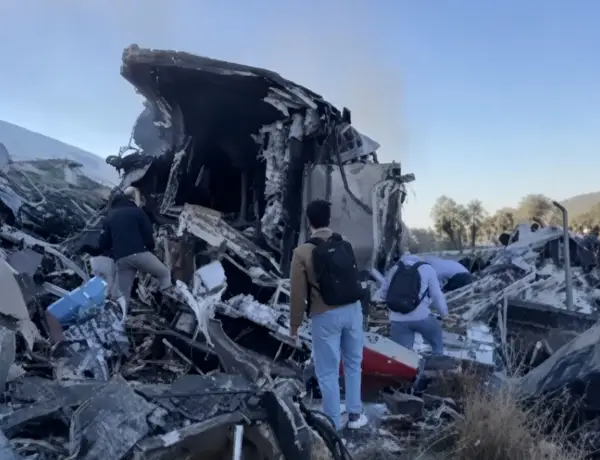 Најмалку 64 загинати и 80 повредени во судир на два брзи воза во Шпанија
