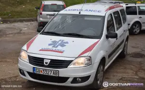 Повреден 22 годишник пренесен во болницата во Гостивар, паднал од мопед што го возел без дозвола