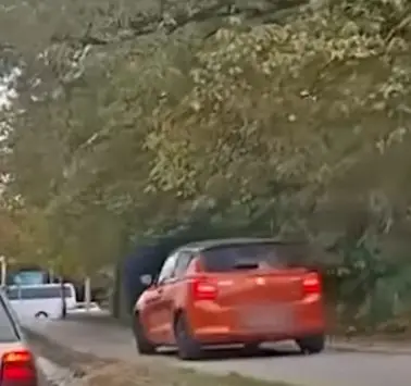 (ВИДЕО) Полицијата го казни возачот кој со автомобил возеше по велосипедска патека во Скопје