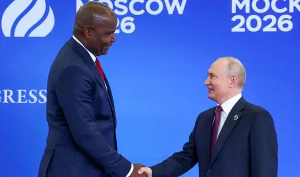 Путин му беше домаќин на африкански претседател, висок 204 сантиметри- сите му се смеат (ФОТО)