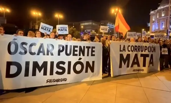 Судири меѓу демонстранти и полиција во Шпанија по смртоносна железничка несреќа