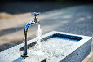 Без вода улицата „Џон Кенеди“ и дел од Топанско Поле