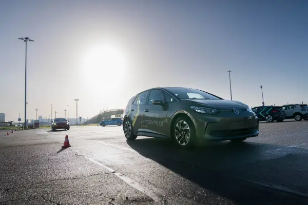 Volkswagen тестираше автомобили без возач во пристаниште