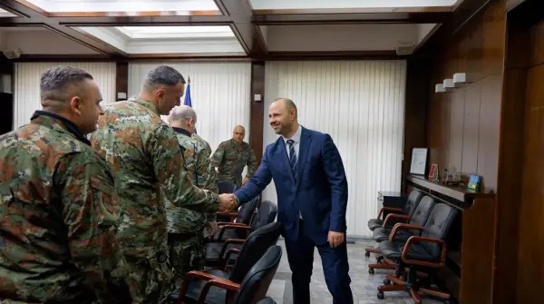 ПРОФЕСИОНАЛНИТЕ ВОЈНИЦИ ЌЕ ОСТАНАТ ВО АРМИЈАТА ДО ПЕНЗИОНИРАЊЕ Потпишани договори за продолжување на службата и по 45 години