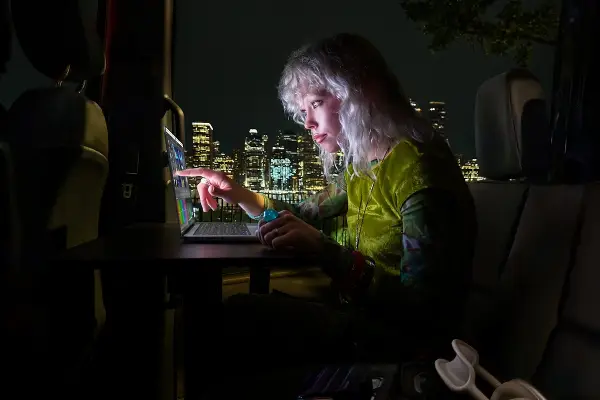 Apple го претстави првиот MacBook Pro со екран на допир со цени до 14.500 долари