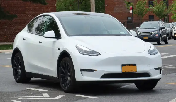 Такси без возач, полнење со робот – Tesla го подготвува Optimus за нова задача