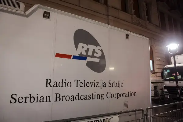 Дојава за бомба во РТС, вработените евакуирани