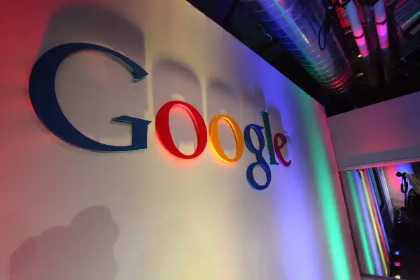 Alphabet изгуби 500 милијарди долари во еден ден поради трошоците за вештачка интелигенција