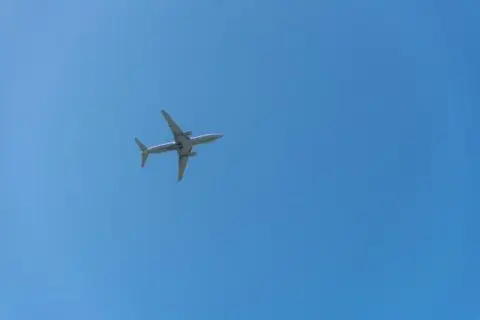 Драма на небото над Истанбул, авион принудно слетал