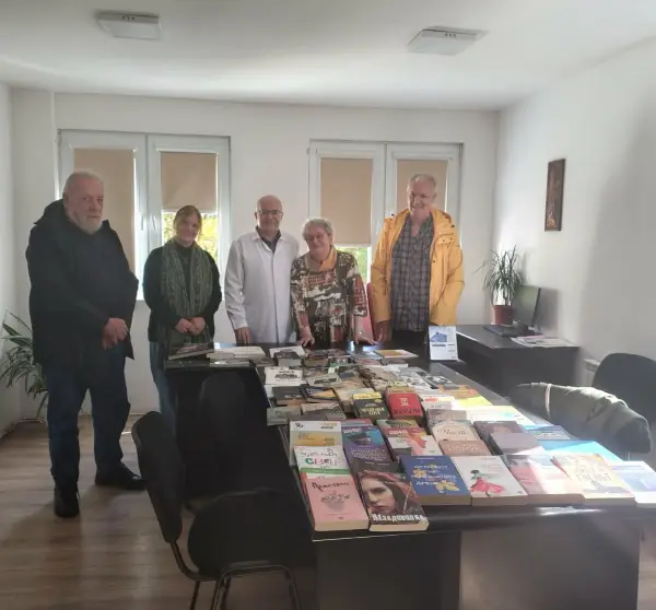 Семејството на поетесата Светлана Христова-Јоциќ донираше книги од нејзината семејна библиотека во Специјализираната болница за респираторни заболувања во Отешево