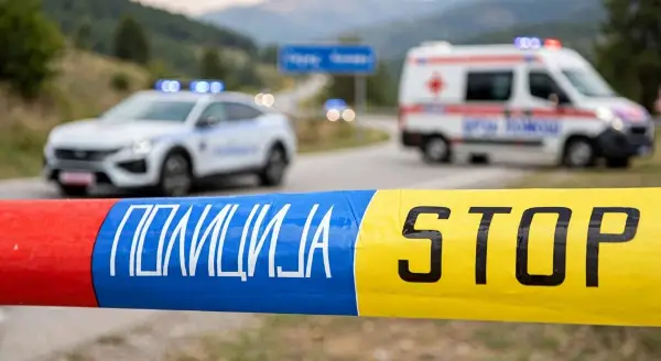 Мерцедес излетал од автопатот „Пријателство“ и завршил во двор на семејна куќа, двајца тешко повредени