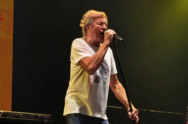 Фронтменот на Deep Purple, Ијан Гилан (79) заврши во болница – бендот ги откажа концертите