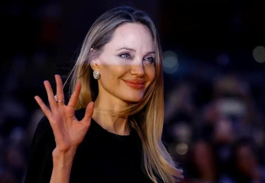 Анџелина Џоли влегла пешки во Украина- нејзиниот возач бил однесен во војска