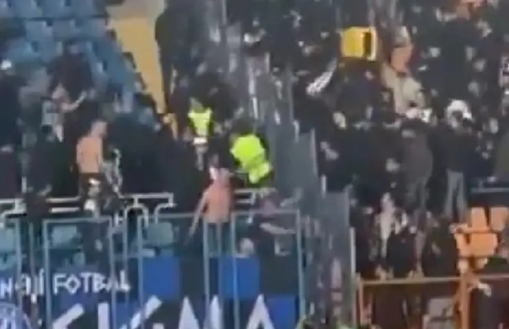 (Видео) Хаос во Конференциската лига, фудбалерите ги молеа навивачите да не се тепаат