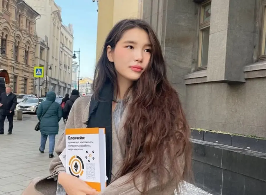 Монголка ќе ја претставува Србија на Мис Универзум, таа одговори на острите критики (ВИДЕО)