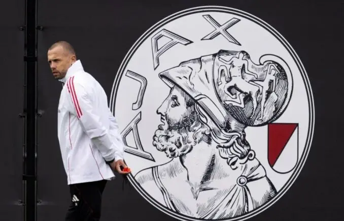 Ајакс го отпушти Хајтинга