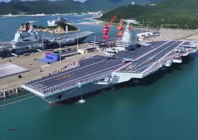 Видео: Пуштен во употреба кинескиот носач на авиони Фуџијан