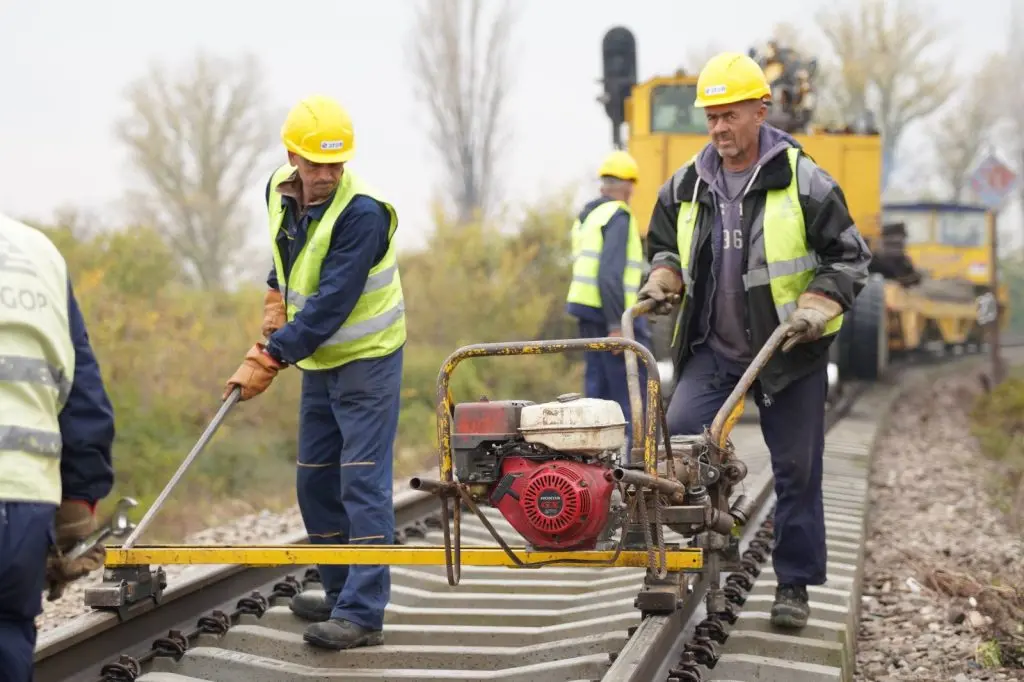 Мицкоски: Инвестиции во нова железничка линија и градски воз за почист воздух