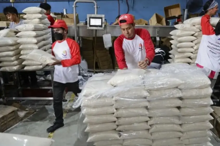 Речиси милион луѓе се евакуирани на Филипините поради супертјфунот „Фунуон“