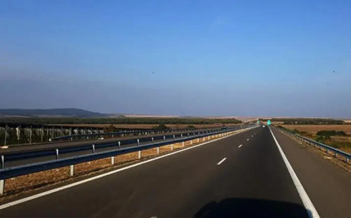 Сообраќајот се одвива непречено, по влажни коловози