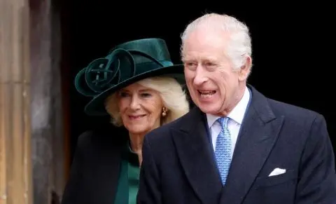 Кралот Чарлс Трети ја предводеше церемонијата за сеќавањето на загинатите во војни