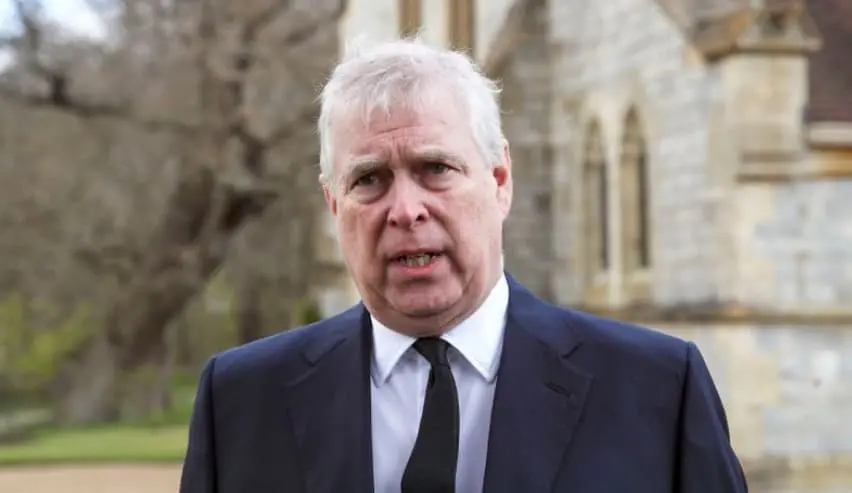 Скандал: Екс принцот Ендру носел проститутки во Бакингамската палата, кралицата Елизабета знаела