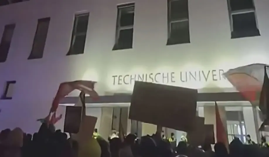 Пропалестински активисти извршија упад во зградата на факултет во Минхен (ВИДЕО)