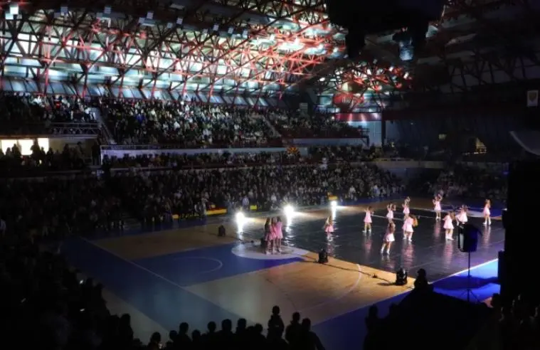 „Куманово танцува“ по 21 пат во спортската сала