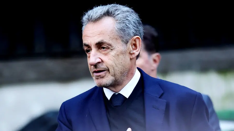 Судот го ослободи Саркози од затвор