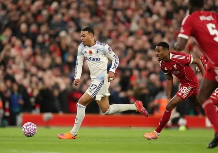 Роџерс го продолжи договорот со Астон Вила