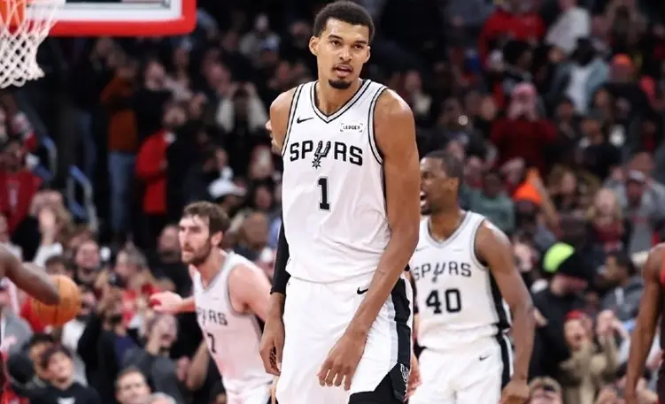 Вемби одигра меч за аналите на НБА, Вигинс со звукот на сирената му пресуди на Кливленд