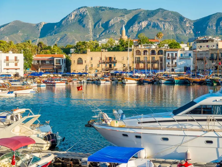 Во Република Кипар легално живеат над 170.000 државјани на трети земји – најбројни се Русите