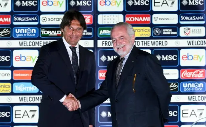 Де Лаурентис ги негираше гласините за оставката на Конте: Горд сум што го имам покрај себе и во Наполи