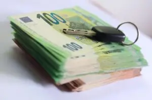 Милијардер вели дека луѓето трошат пари на овие 12 работи и затоа се сиромашни