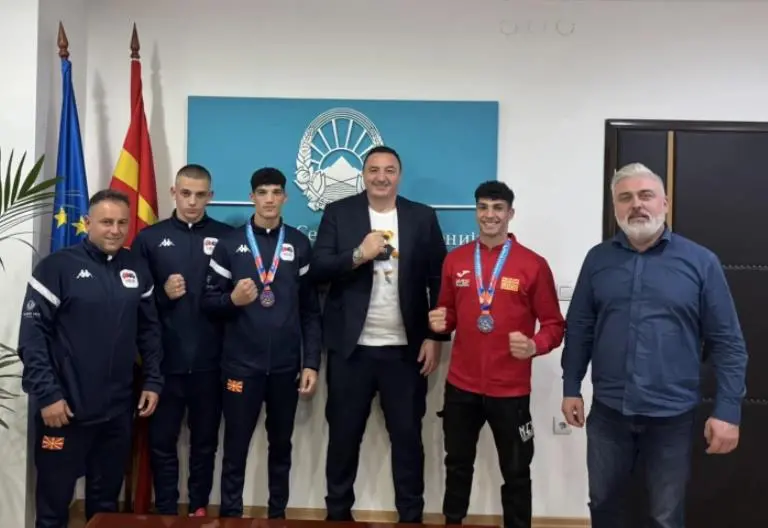 Министерот Борко Ристовски ги пречека македонските боксери по успешниот настап на ЕП  во Ереван