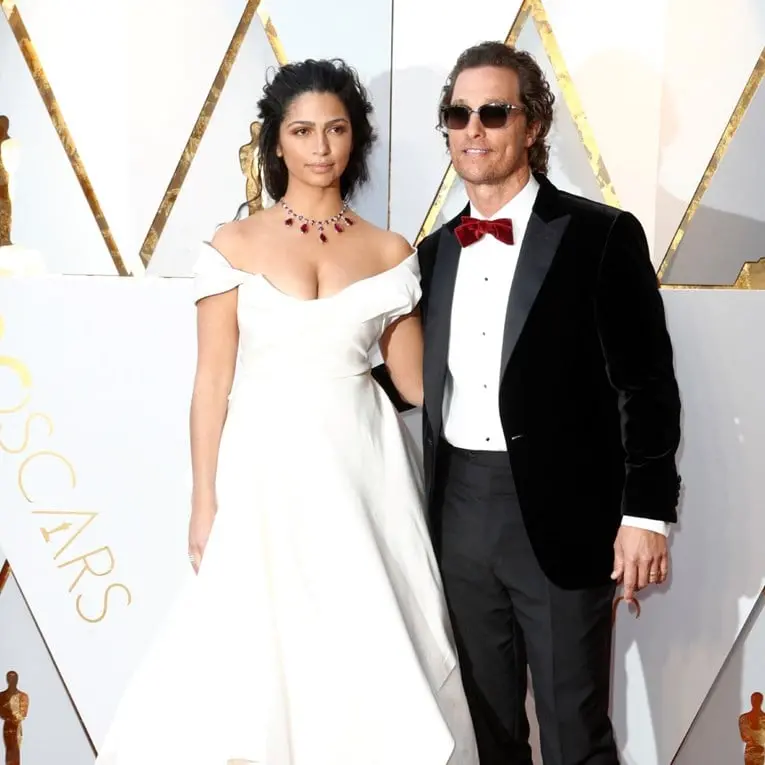 Сопругата на Метју Мекконахи покажа како изгледа тој на 56 години без маичка