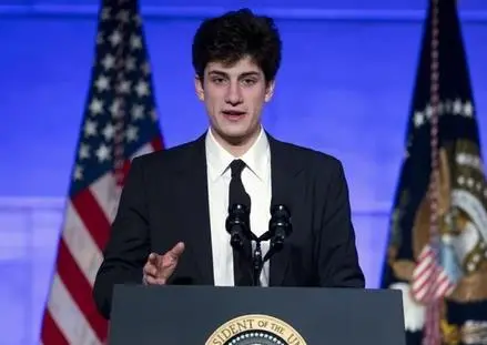 Џек Шлосберг, наследникот на Кенеди, ќе се бори за местото на Надлер од Њујорк во Конгресот