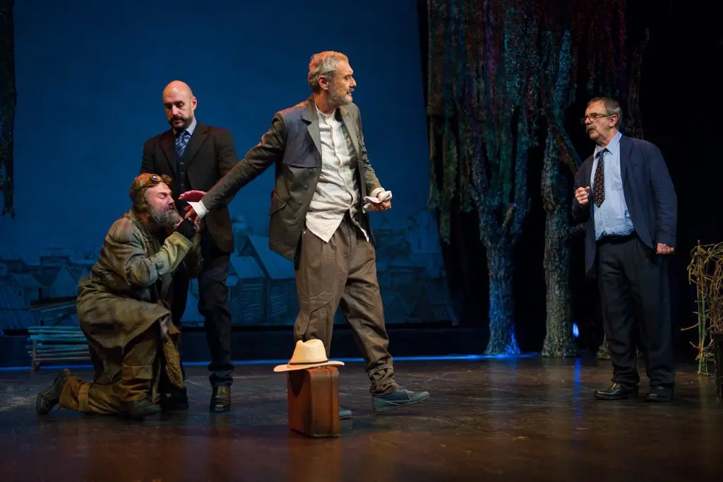 Чувствував обврска да ја поставам „Варвари“ од Горки која треба да нѐ потсети дека молчењето не е злато, вели Владимир Милчин кој најави дека ова е негова последна претстава во МНТ