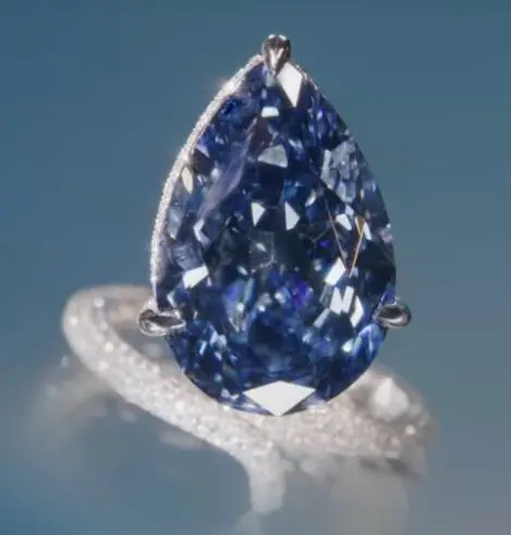 Дијамантот „Мелон блу“ продаден за 21 милион евра на аукција