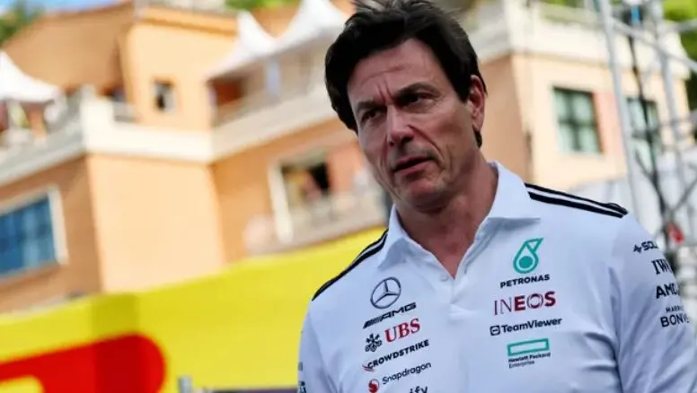 Тото Волф го продава својот удел во Мерцедес?